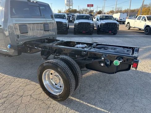 New 2026 RAM 4500 4x4 Crew Cab DRW image 5