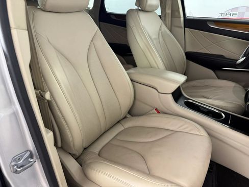 Used 2019 Lincoln MKC Select w/ Select Plus Package AWD/4WD image 36