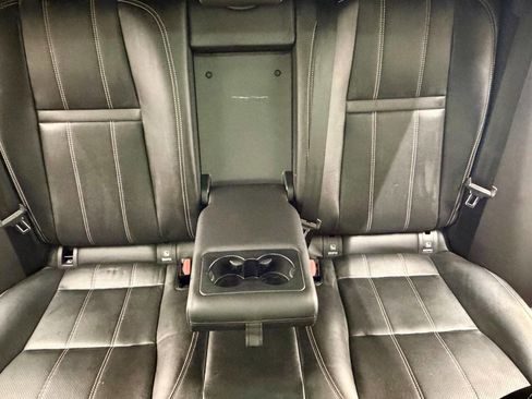 Used 2018 Land Rover Range Rover Velar R-Dynamic SE image 10