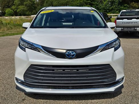 Used 2023 Toyota Sienna XLE FWD image 9