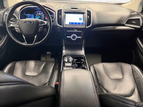 Used 2019 Ford Edge Titanium FWD image 3