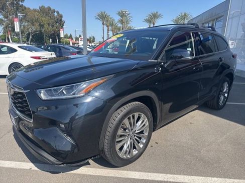 Used 2023 Toyota Highlander Limited FWD image 16