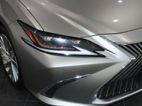 Used 2021 Lexus ES 300h w/ Luxury Package image 10