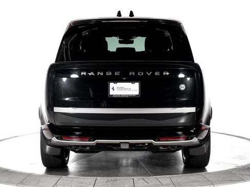 Used 2025 Land Rover Range Rover SV AWD/4WD image 4