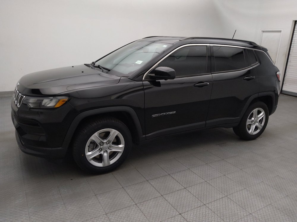 Used 2023 Jeep Compass Latitude w/ Convenience Group AWD/4WD image 2