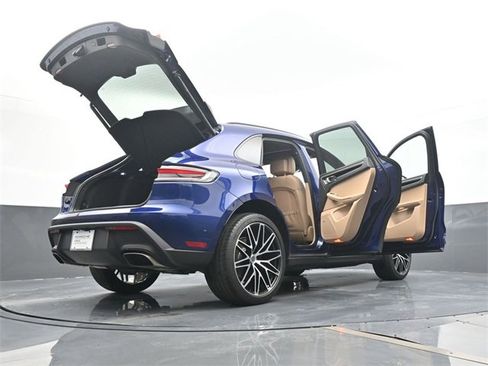 Used 2024 Porsche Macan image 27