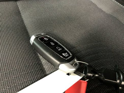 Used 2023 Hyundai Venue Limited FWD image 30