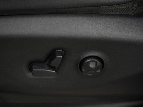 Used 2018 Chrysler Pacifica Touring-L Plus FWD image 26