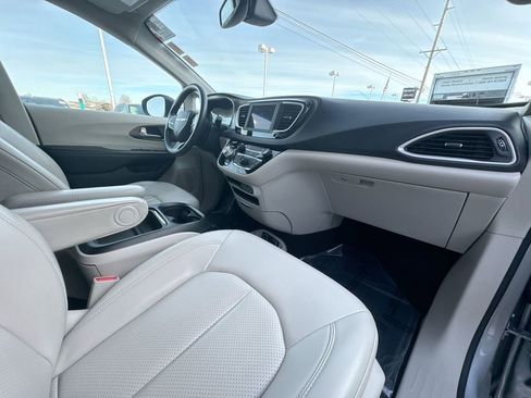 Used 2021 Chrysler Voyager Lxi image 27