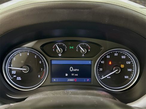 Used 2024 Buick Enclave Essence image 10