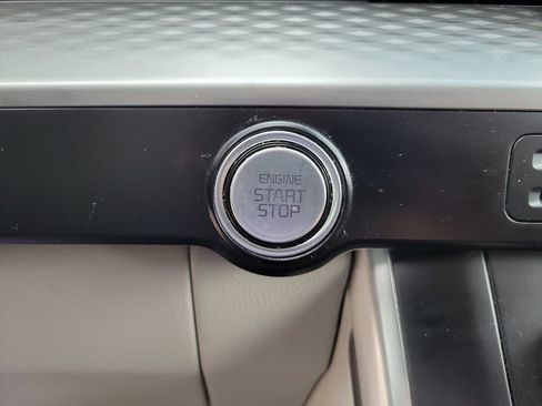Used 2022 Kia Carnival LX FWD image 18