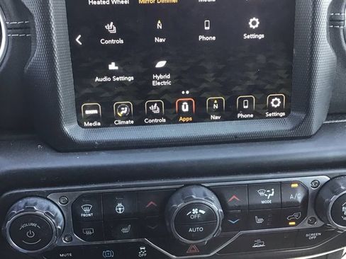 Used 2023 Jeep Wrangler Unlimited Sahara w/ Cold Weather Group AWD/4WD image 14