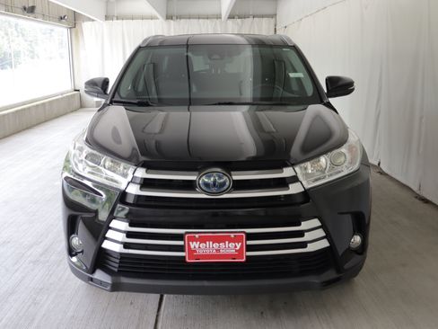 Used 2019 Toyota Highlander XLE AWD/4WD image 6