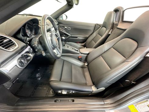 Used 2025 Porsche 718 Boxster w/ Premium Package RWD image 5