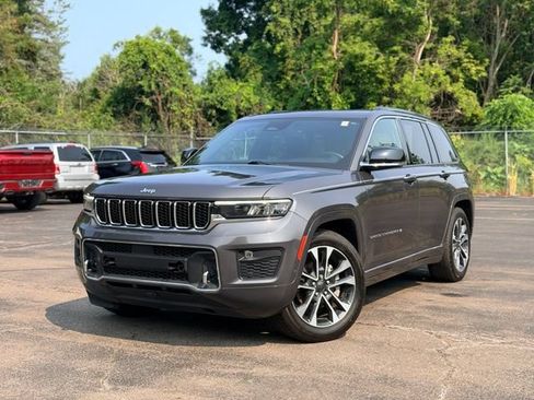 Used 2022 Jeep Grand Cherokee Overland AWD/4WD image 2