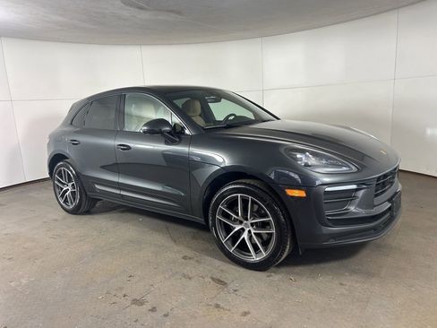 Certified 2025 Porsche Macan image 10