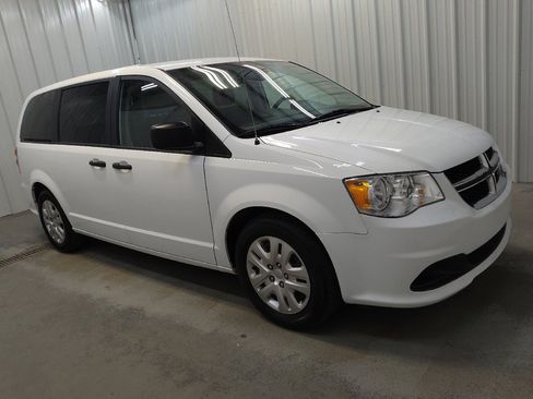 Used 2019 Dodge Grand Caravan SE w/ UConnect Hands-Free Group FWD image 11