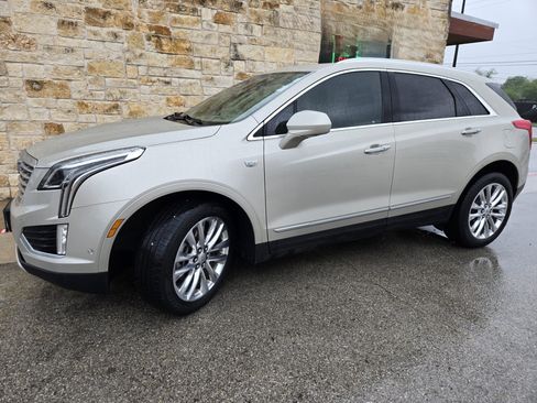 Used 2017 Cadillac XT5 Platinum w/ Driver Assist Package image 2