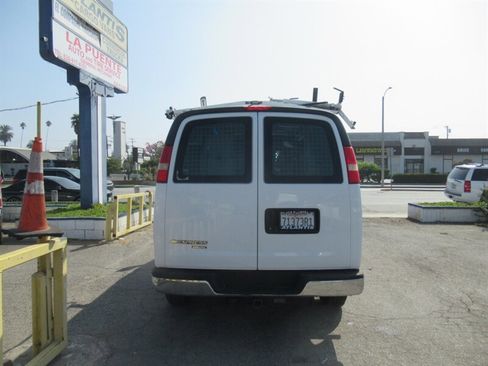 Used 2014 Chevrolet Express 2500 image 3