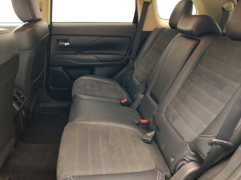 Used 2019 Mitsubishi Outlander SE AWD/4WD image 18