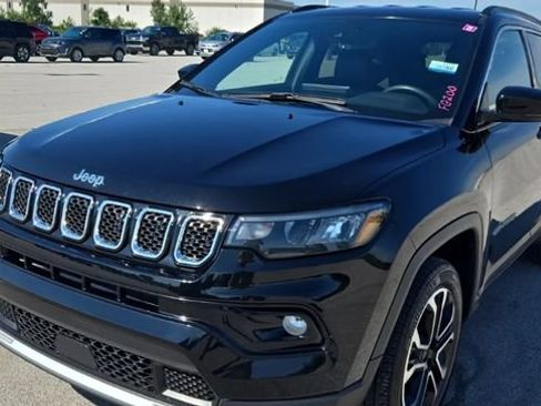 Used 2023 Jeep Compass Limited AWD/4WD image 1