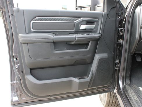 New 2025 RAM 2500 Big Horn AWD/4WD image 11