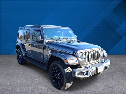 Used 2022 Jeep Wrangler Unlimited Sahara w/ Cold Weather Group image 2