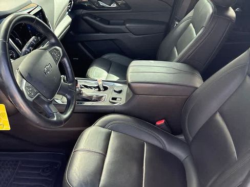 Used 2022 Chevrolet Traverse RS FWD image 8
