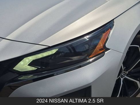 Used 2024 Nissan Altima 2.5 SR FWD image 10