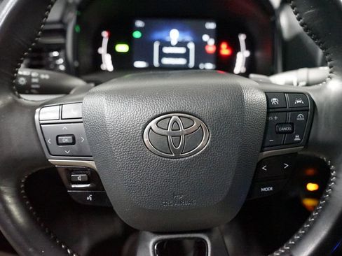 Certified 2025 Toyota Camry SE w/ Convenience Package image 18