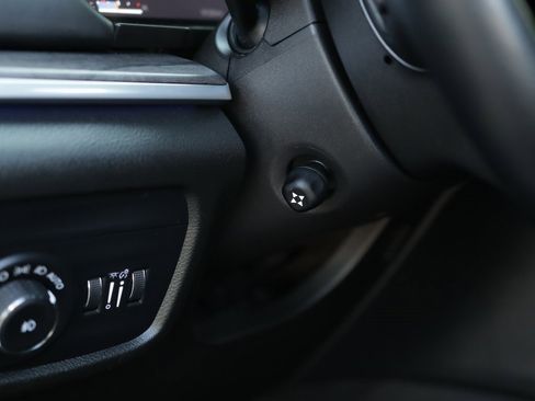 Used 2022 Jeep Grand Cherokee Overland w/ Luxury Tech Group IV image 10