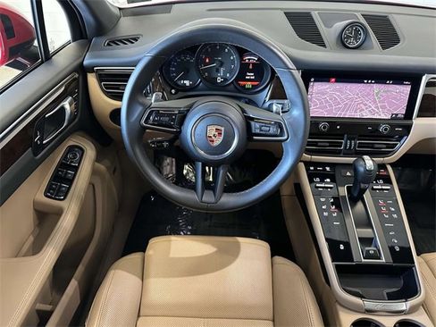 Used 2024 Porsche Macan image 4