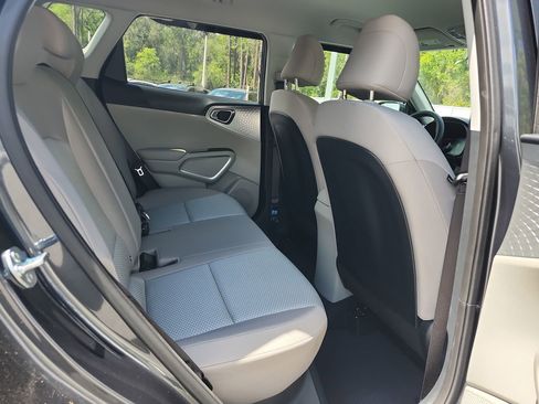 Used 2024 Kia Soul LX image 16