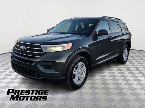 Used 2022 Ford Explorer XLT AWD/4WD image 3