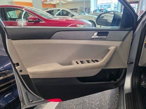 Used 2017 Hyundai Sonata SE FWD image 24