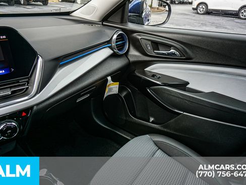 Used 2024 Chevrolet Trax LT w/ LT Convenience Package FWD image 46