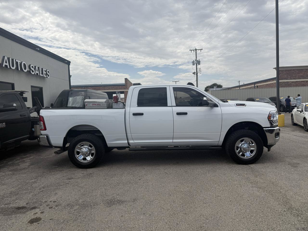 Used 2022 RAM 2500 Tradesman w/ Chrome Appearance Group AWD/4WD image 5