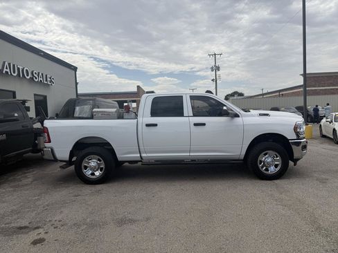 Used 2022 RAM 2500 Tradesman w/ Chrome Appearance Group AWD/4WD image 5