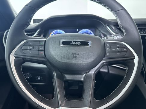 New 2025 Jeep Grand Cherokee L Altitude image 19