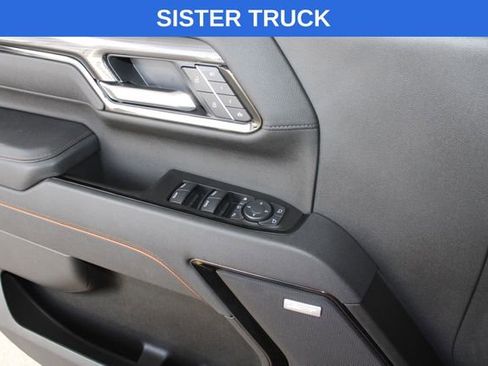 Used 2025 GMC Sierra 2500 AT4 w/ AT4 Premium Plus Package image 21
