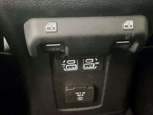 Used 2018 Jeep Wrangler Unlimited Sahara w/ Cold Weather Group AWD/4WD image 29