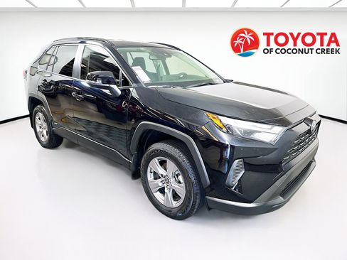 Used 2025 Toyota RAV4 LE AWD/4WD image 1