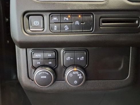 Used 2023 Chevrolet Suburban Premier AWD/4WD image 22