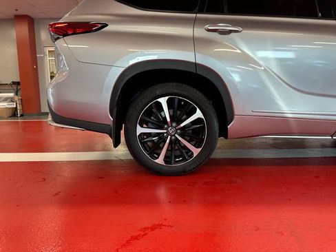 Used 2022 Toyota Highlander XSE AWD/4WD image 29
