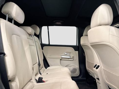 Used 2025 Mercedes-Benz GLB 250 image 16