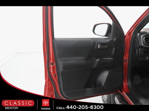 Certified 2019 Toyota Tacoma TRD Sport AWD/4WD image 4