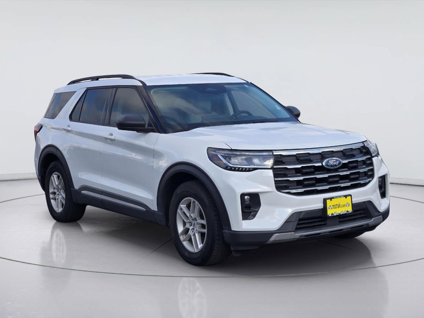 Used 2025 Ford Explorer Active w/ Active Comfort Package RWD image 3