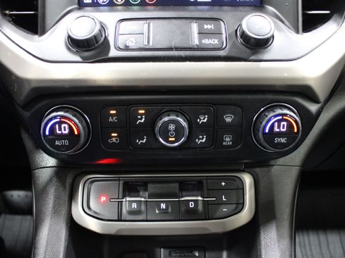 Used 2021 GMC Acadia Denali w/ Denali Ultimate Package AWD/4WD image 19
