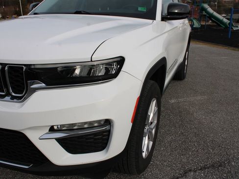 Used 2022 Jeep Grand Cherokee Limited image 39