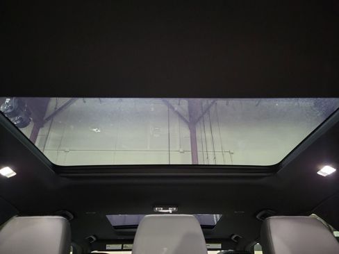 Certified 2024 Land Rover Discovery Dynamic SE image 28